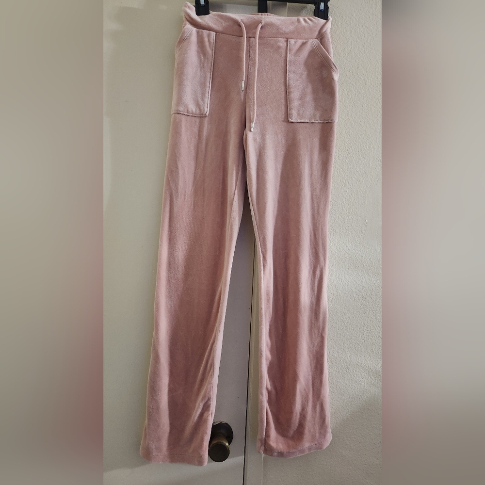 No Boundaries Woman's Light Pink Velvet Joggers